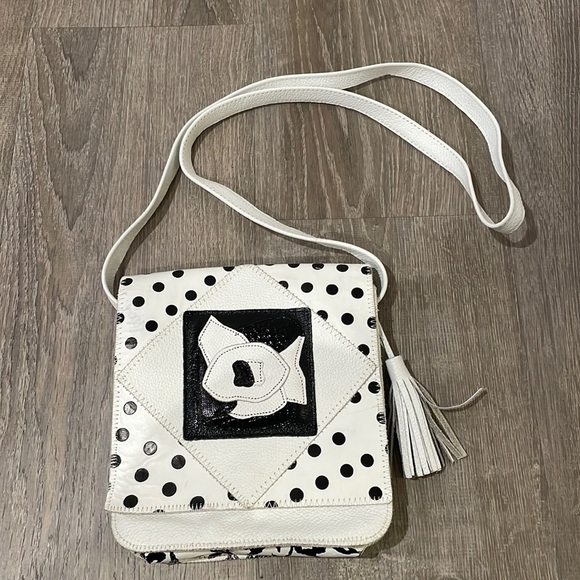 Black and White Purse - Picture 1 of 8